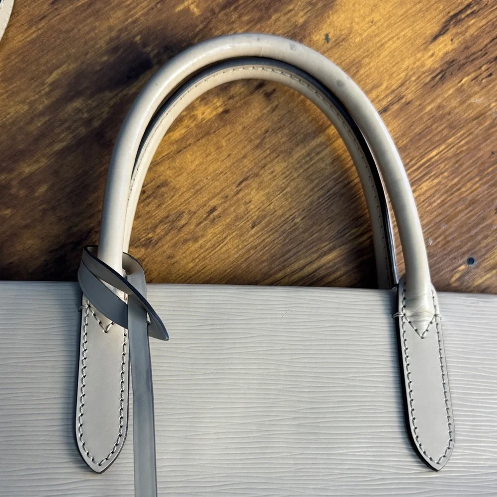 Authentic pre-loved Louis Vuitton Marly MM bag in Epi leather in color DUNE - Picture 7 of 12